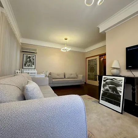 Apartment City Center 3 Bedroom Near American Embassy